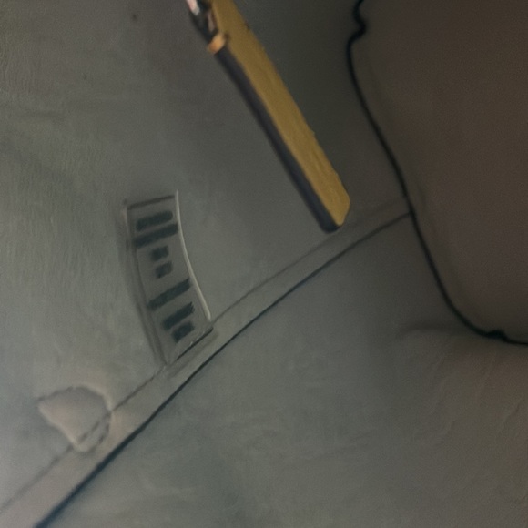 Interior picture of yellow Calvin Klein bag. Noticed flaw on interior - Picture 6 of 9